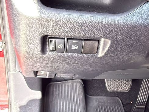 Used 2021 Toyota RAV4 LE AWD/4WD image 39
