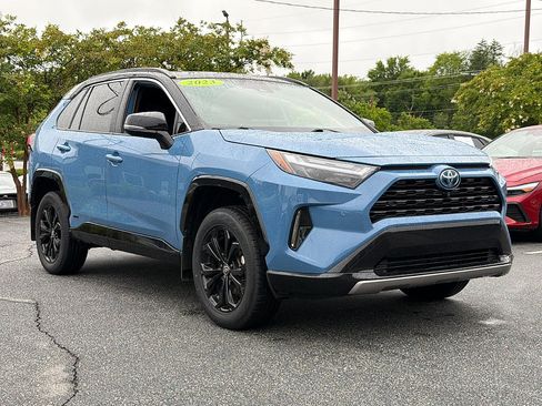 Used 2023 Toyota RAV4 XSE AWD/4WD image 3