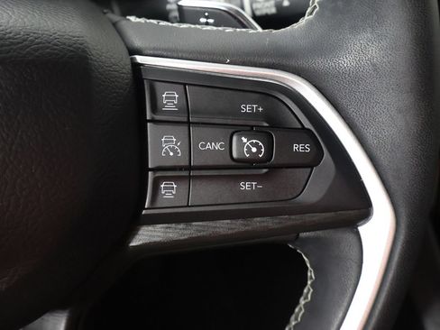Used 2023 Jeep Grand Cherokee Laredo AWD/4WD image 32