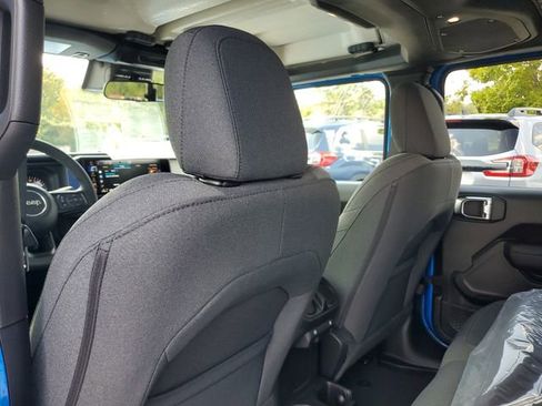 New 2025 Jeep Gladiator Sport image 12