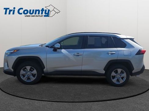 Used 2025 Toyota RAV4 XLE AWD/4WD image 5