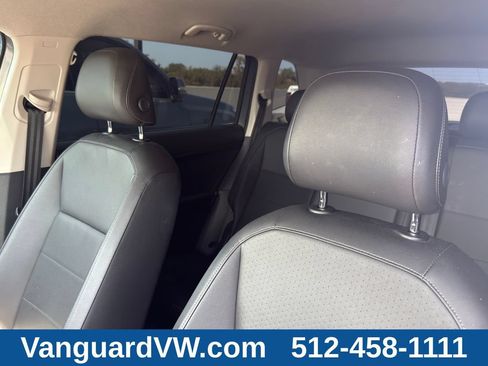 Used 2018 Volkswagen Tiguan SE FWD image 14