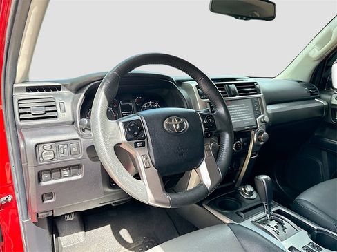 Used 2021 Toyota 4Runner SR5 Premium image 10