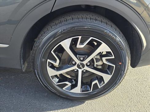 Certified 2024 Kia Sportage EX image 12