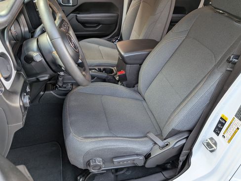 Used 2024 Jeep Wrangler Sport S image 15