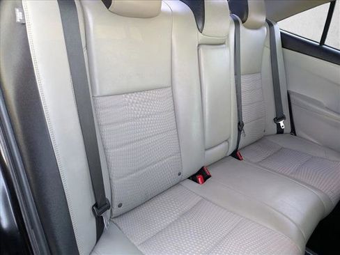 Used 2015 Toyota Camry SE image 18