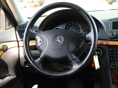 Used 2006 Mercedes-Benz E 350 4MATIC Sedan image 28