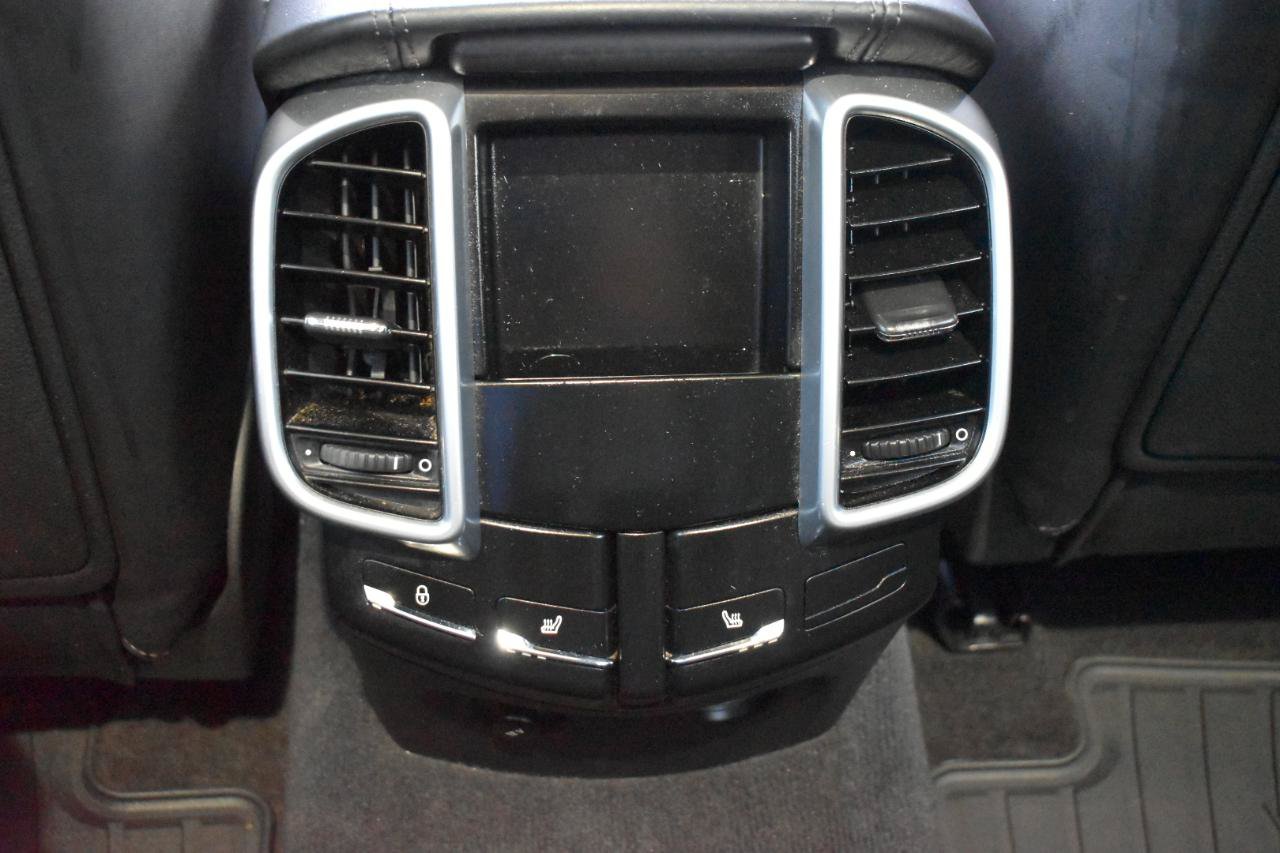Used 2015 Porsche Cayenne Turbo AWD/4WD image 41