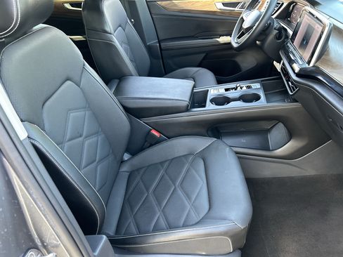 Used 2024 Volkswagen Atlas SE FWD image 9