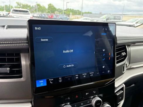 Used 2024 Ford Expedition XLT AWD/4WD image 17
