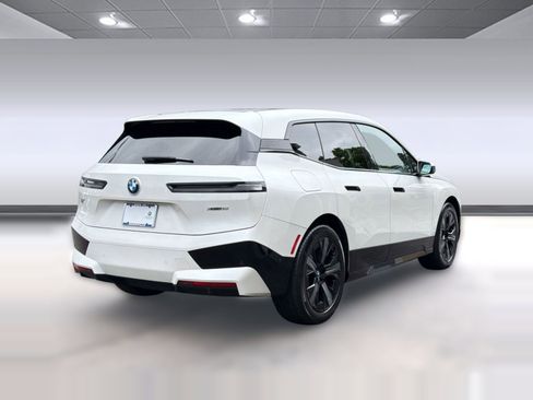 Certified 2022 BMW iX xDrive50 w/ Sport Package AWD/4WD image 9