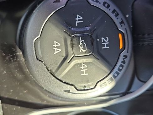 Used 2024 Ford Bronco Wildtrak image 5