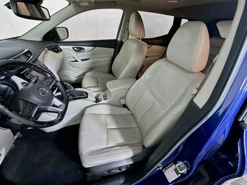 Used 2020 Nissan Rogue Sport SL w/ Premium Package FWD image 13
