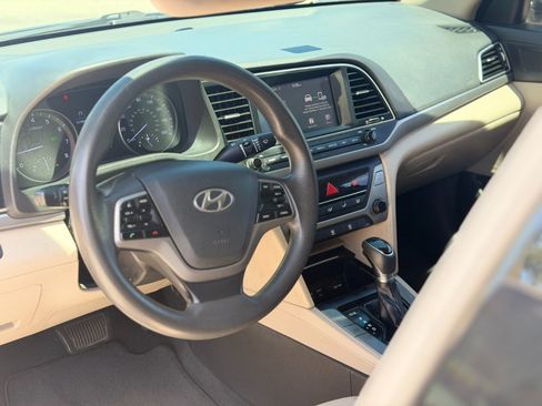 Used 2017 Hyundai Elantra SE FWD image 11