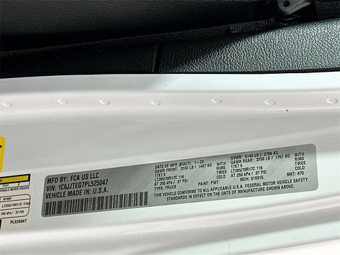 Used 2023 Jeep Gladiator Mojave w/ Cold Weather Group image 31