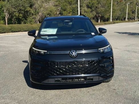 New 2026 Volkswagen Tiguan SE R-Line image 3