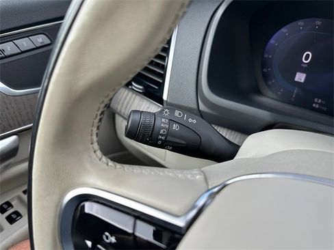 Used 2023 Volvo XC90 B6 Plus image 25