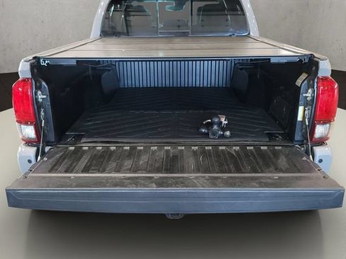 Used 2021 Toyota Tacoma SR5 AWD/4WD image 39
