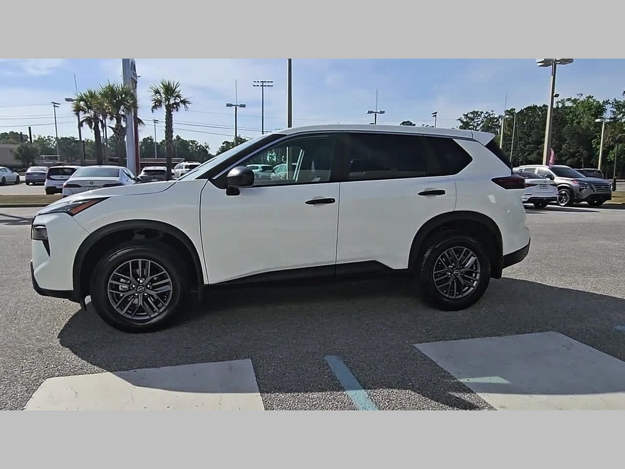 Used 2025 Nissan Rogue S FWD image 26