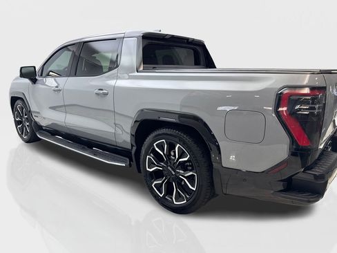 Used 2024 GMC Sierra EV Denali AWD/4WD image 13