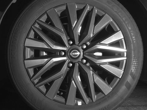 Used 2024 Nissan Altima 2.5 SV FWD image 12