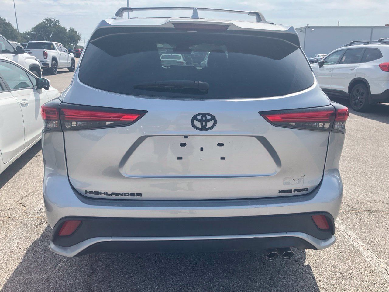 Used 2023 Toyota Highlander XSE AWD/4WD image 3