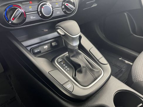 Used 2025 Kia Soul LX w/ LX Technology Package FWD image 41