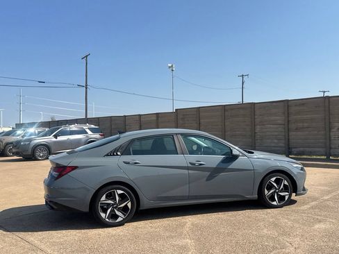 Used 2022 Hyundai Elantra SEL w/ Convenience + Premium Package FWD image 24