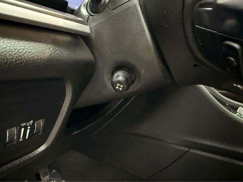 Used 2023 Jeep Grand Cherokee Limited w/ Luxury Tech Group II image 15