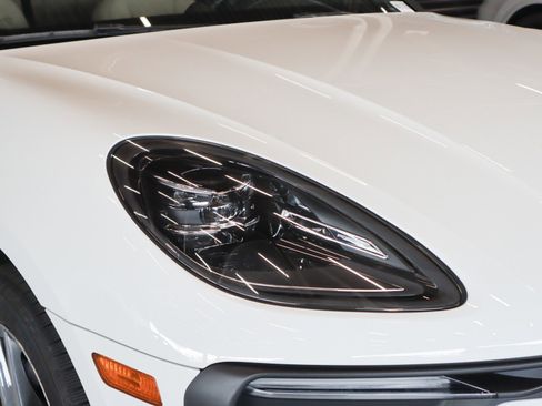 Certified 2023 Porsche Macan image 23