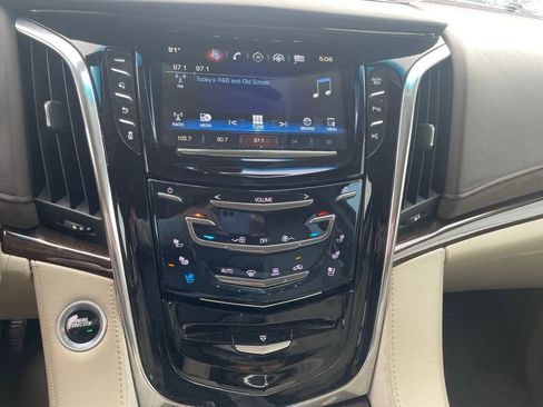 Used 2017 Cadillac Escalade 2WD image 22