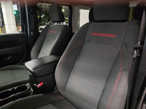 Used 2025 Jeep Wrangler Unlimited Rubicon AWD/4WD image 17