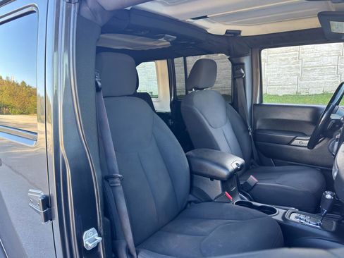 Used 2018 Jeep Wrangler Unlimited Sport S AWD/4WD image 29