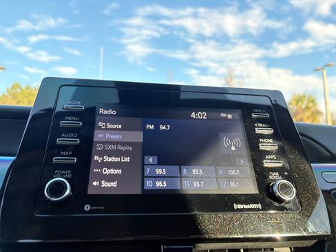 Used 2022 Toyota Camry SE image 23