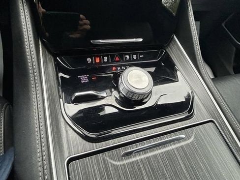 Used 2023 Jeep Wagoneer L Series II image 15