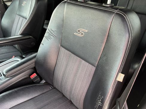 Used 2015 Chrysler Town & Country S image 16