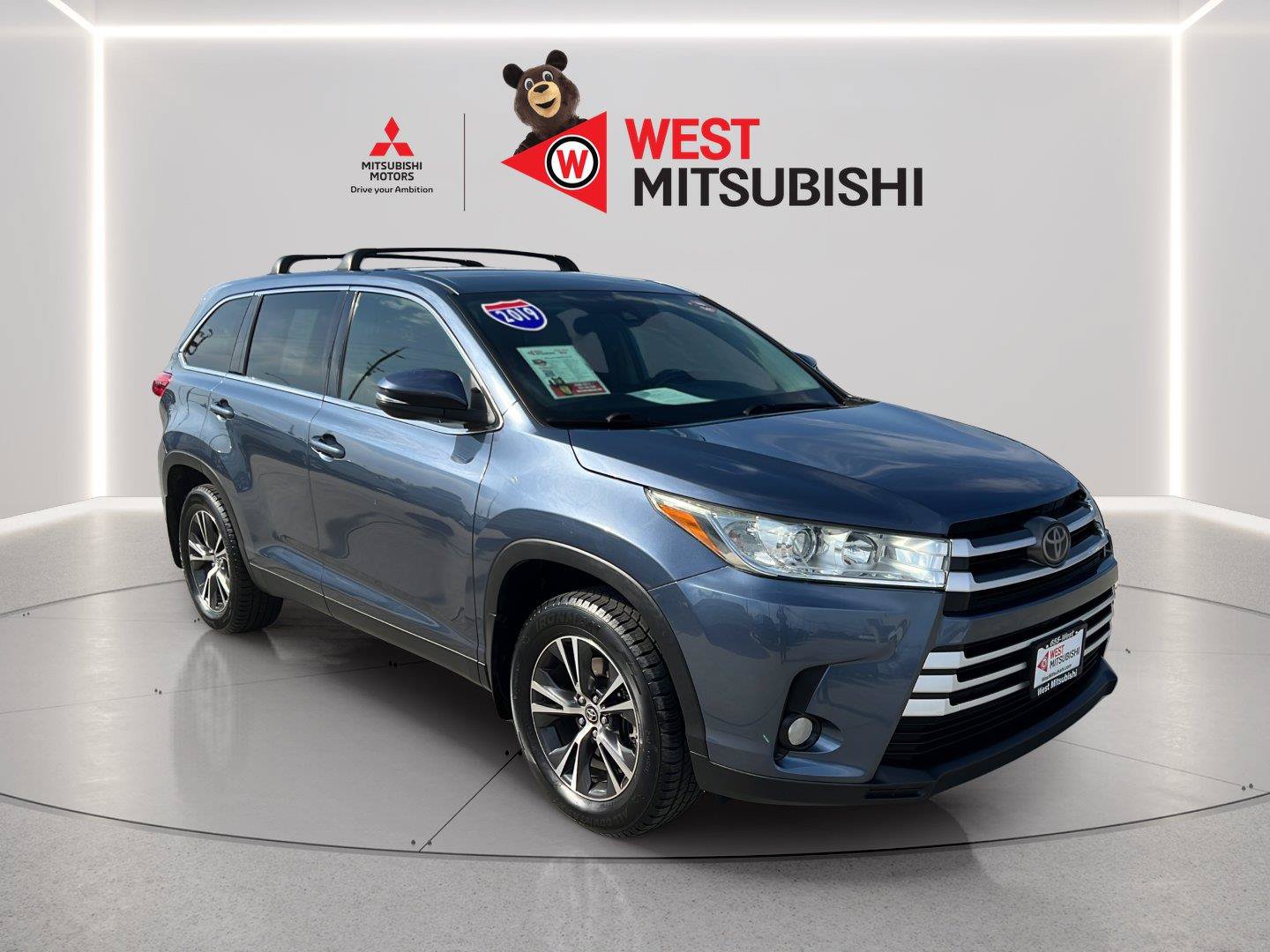 Used 2019 Toyota Highlander Plus AWD/4WD image 7