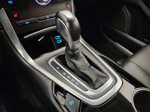 Used 2017 Ford Edge Titanium image 28