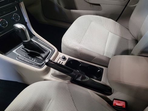 Used 2018 Volkswagen Golf SE FWD image 26