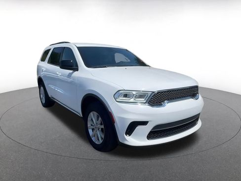 Used 2024 Dodge Durango SXT image 3
