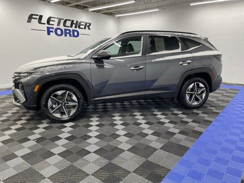 Used 2025 Hyundai Tucson SEL image 3