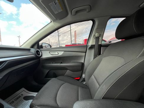 Used 2022 Kia Forte LXS FWD image 22