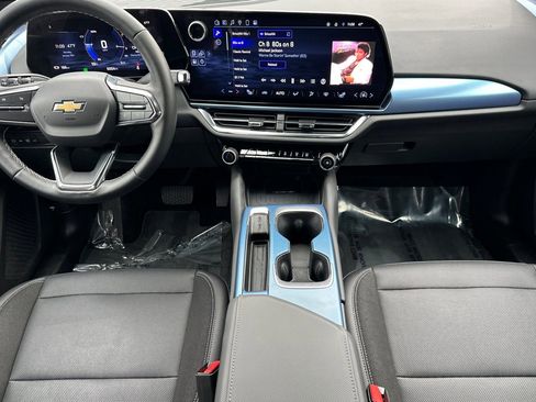 Used 2025 Chevrolet Equinox EV LT w/ Convenience Package image 14