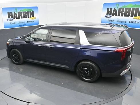 Used 2025 Kia Carnival FWD image 25