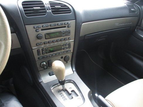 Used 2004 Ford Thunderbird Base image 14