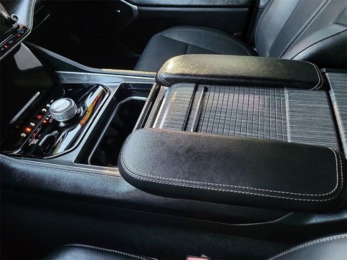 Used 2024 Jeep Wagoneer Series II w/ Flexible Seating Group image 25