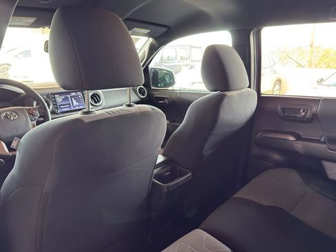 Used 2023 Toyota Tacoma TRD Off-Road w/ Technology Package AWD/4WD image 29