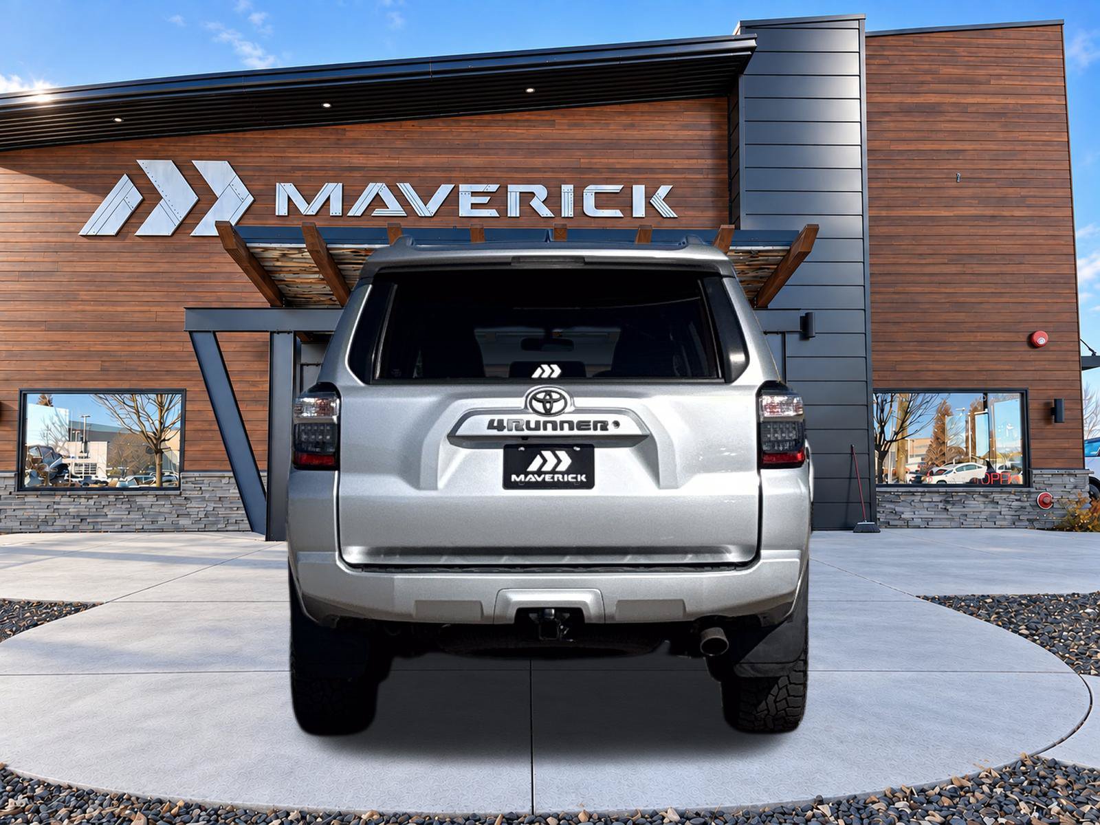 Used 2017 Toyota 4Runner SR5 AWD/4WD image 7