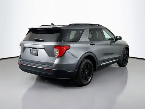 Used 2023 Ford Explorer XLT image 7