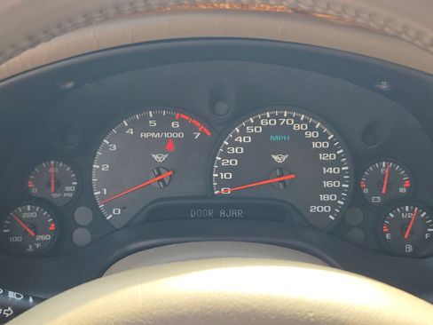 Used 2004 Chevrolet Corvette Coupe w/ Preferred Equipment Group RWD image 17